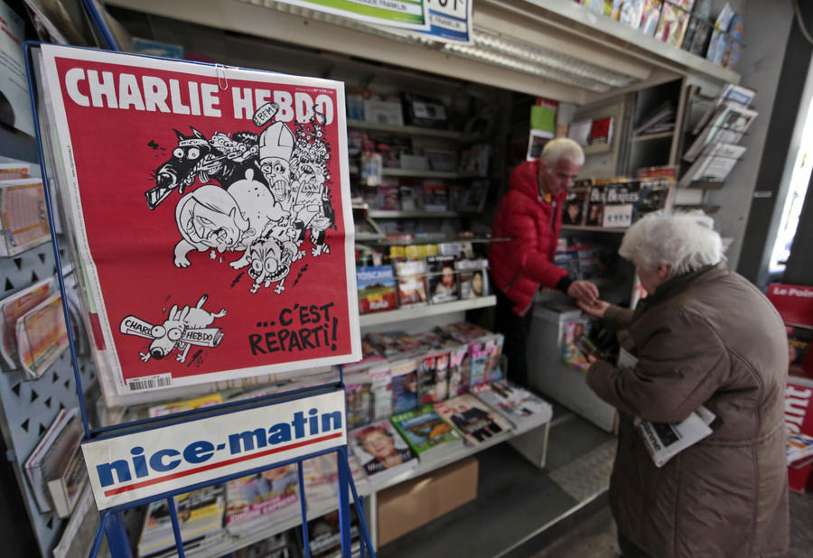 Пользователей соцсетей возмутили карикатуры Charlie Hebdo на трагедию A321