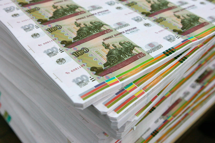 Депутата возмутил обнажённый Аполлон на 100-рублёвой купюре