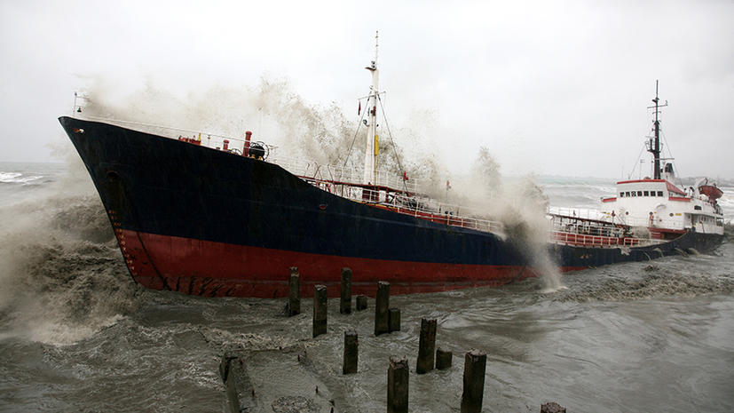 Два судна терпят бедствие у берегов Турции