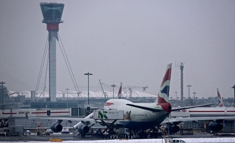Аэропорты Великобритании задерживают рейсы из-за проблем в центре управления полётами