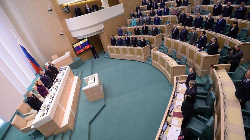 Депутаты предложили сажать на год за надругательство над гимном