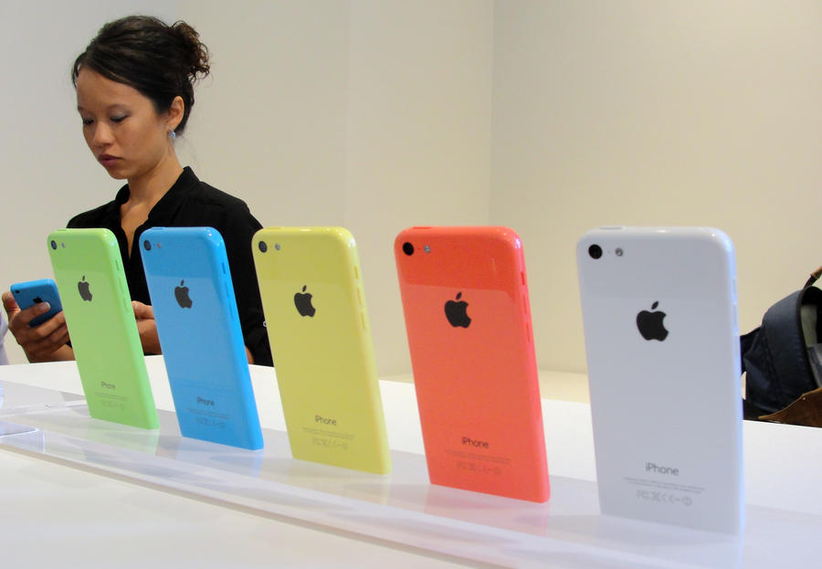 Акции Apple упали в цене сразу после презентации новых моделей