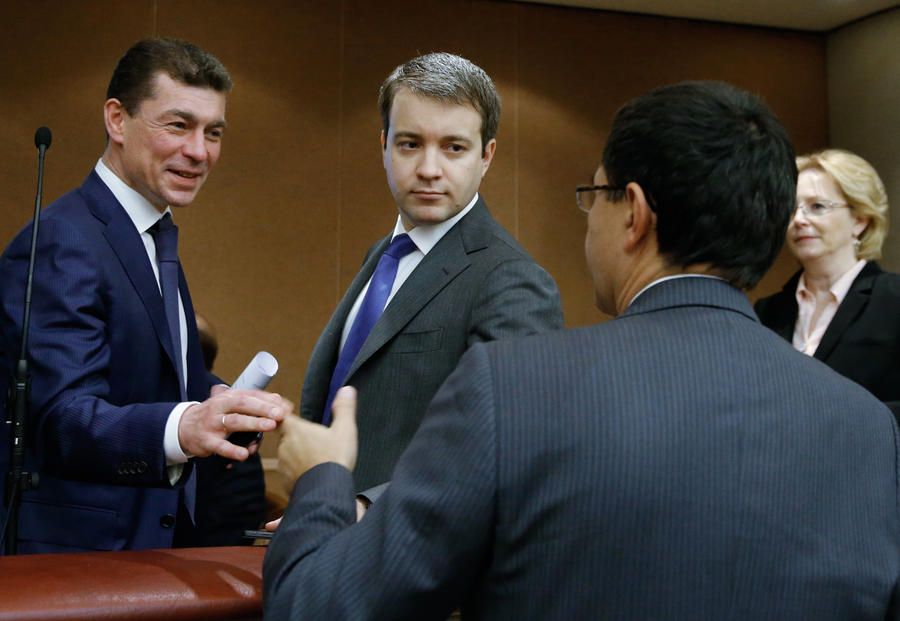 Минтруд предлагает опытным госслужащим присмотреть за новичками