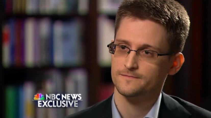 Разоблачитель спецслужб США Эдвард Сноуден отмечает год пребывания в России