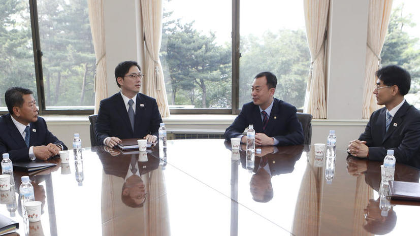 КНДР и Южная Корея сели за стол переговоров