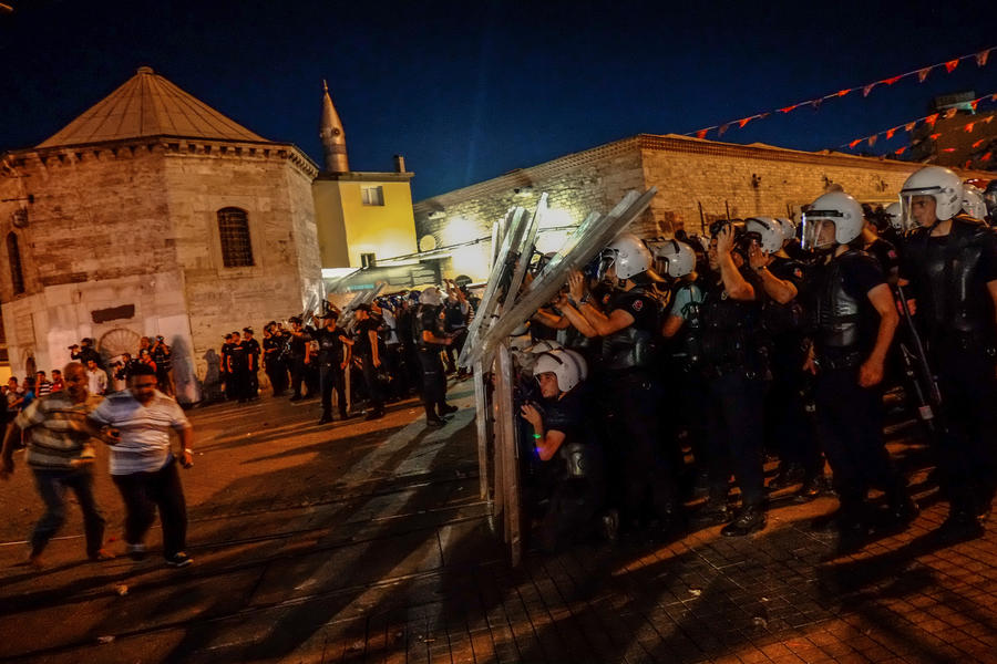В Стамбуле задержаны 20 участников антиправительственного митинга