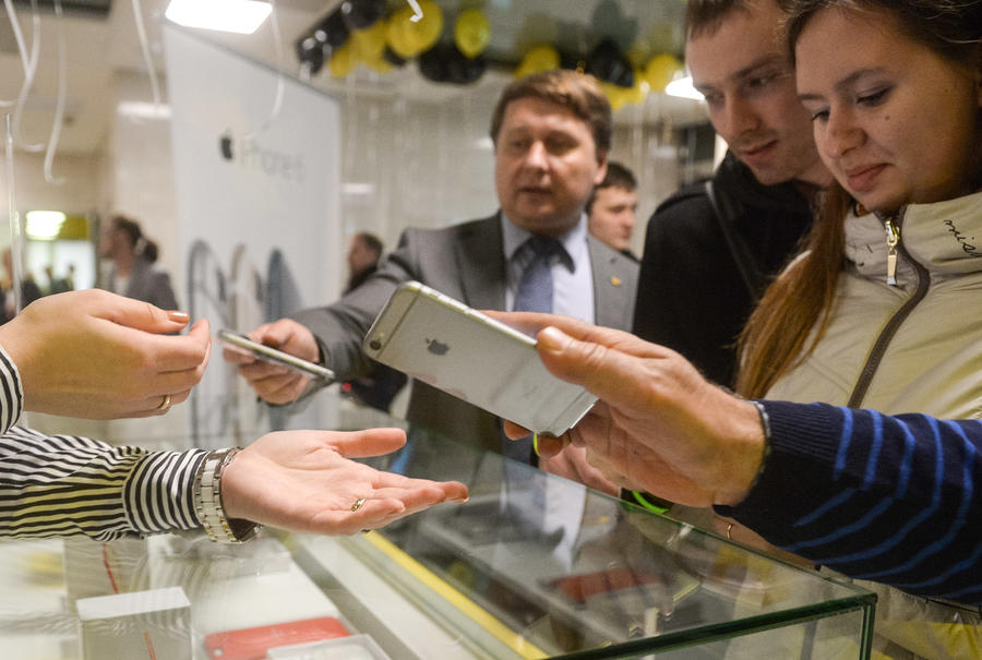 Акции Apple начали падать из-за проблем с iPhone 6 и iOS 8