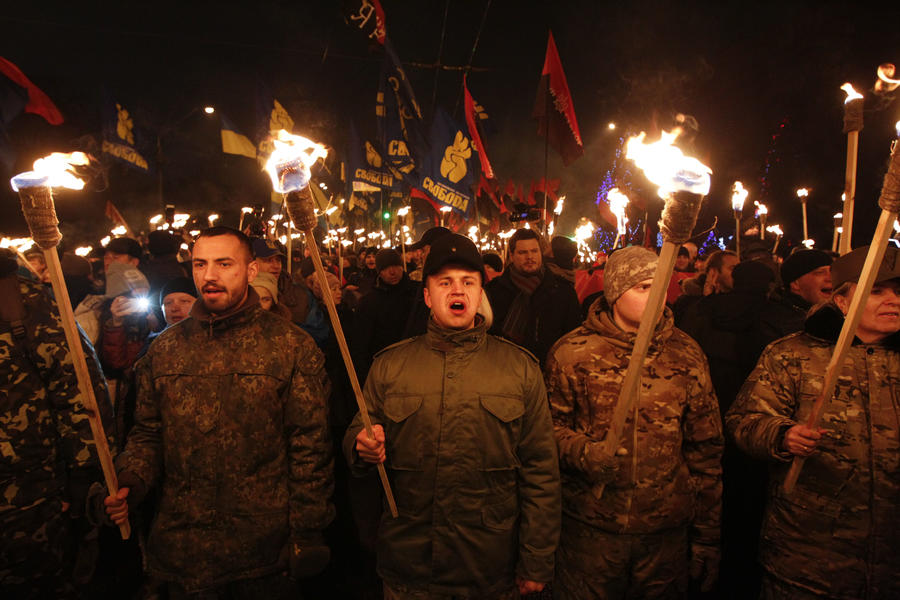 Немецкие СМИ: «Правый сектор» взялся за режим Петра Порошенко
