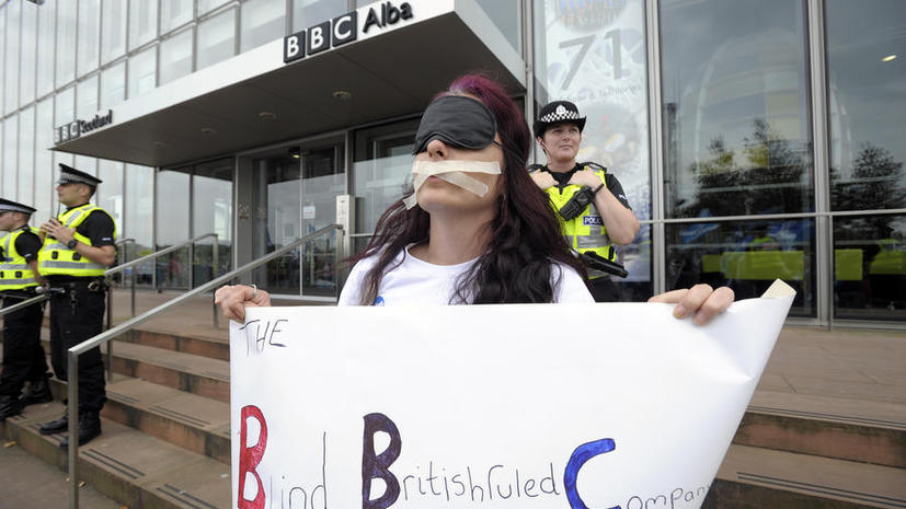 Тысяча шотландцев, недовольных ложью в эфире BBC, вышли на митинг у здания телекомпании в Глазго