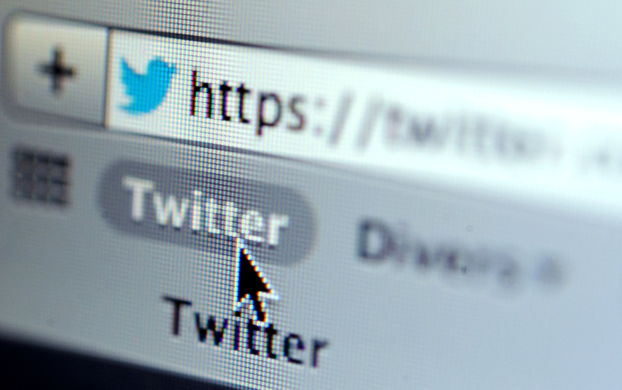 Французские студенты-евреи требуют от Twitter выдать имена антисемитов