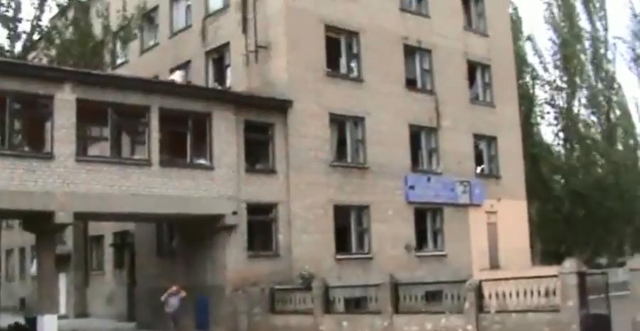 Украинская армия обстреливает больницы, школы, мирных жителей и своих же военных