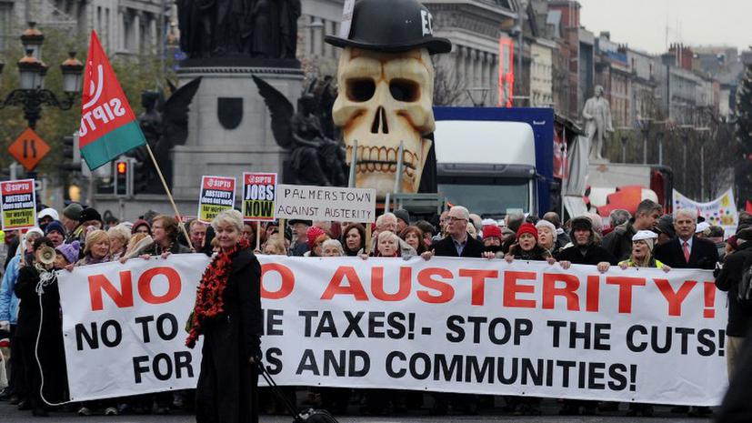 Тысячи ирландцев провели акцию протеста против политики затягивания поясов