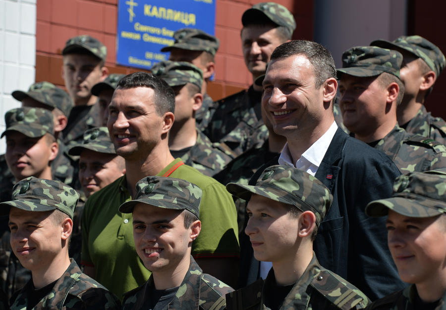 Братья Кличко проспонсируют батальон, участвующий в военной операции на юго-востоке Украины
