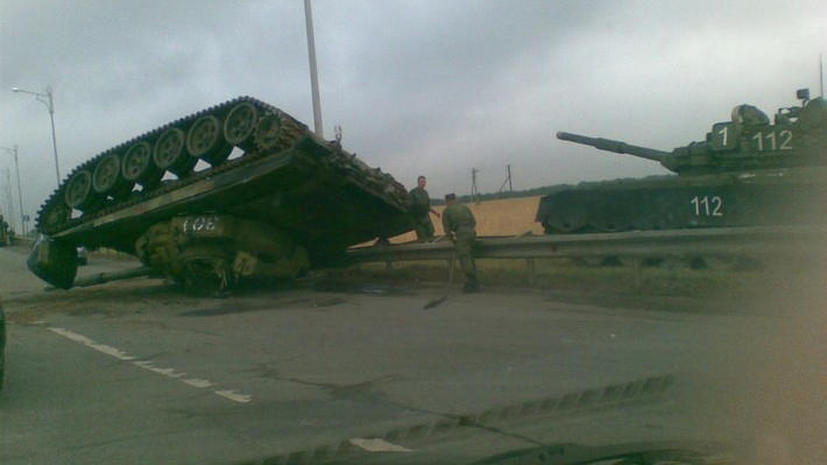 В Казани на дорогу упал танк