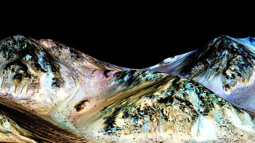 Где вода, там жизнь: NASA подтвердило наличие на Марсе источников жидкой воды