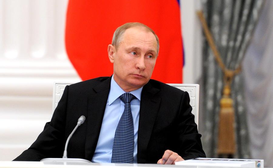 Владимир Путин призвал госкомпании вкладывать деньги в развитие массового спорта, а не покупку звёзд