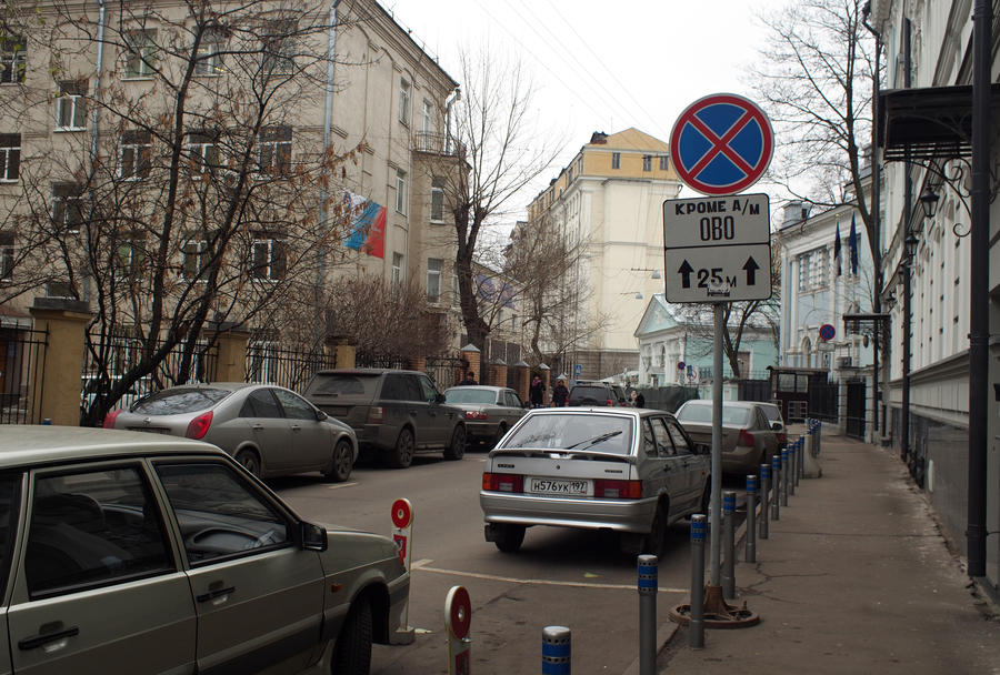 Тротуары и пешеходные зоны в центре Москвы оградят от автомобилей