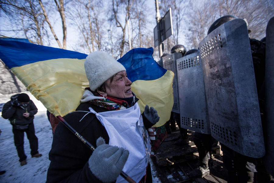 Провокаторы с Майдана пытаются подкупить украинских военнослужащих