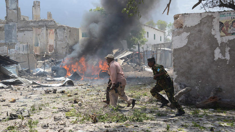 В результате терактов в столице Сомали погибли 34 человека