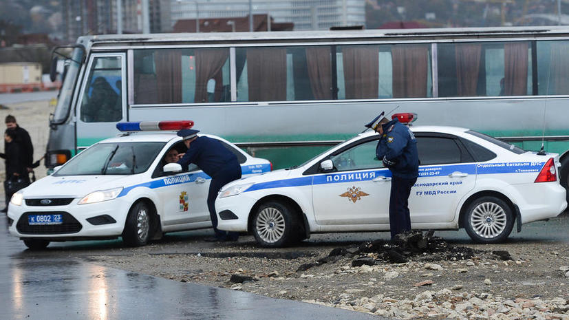 В Подмосковье автомобилист кинул в полицейских взрывное устройство, один сотрудник ГИБДД погиб