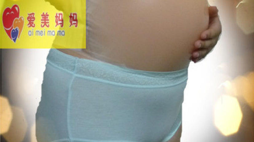 В Китае в моду входит имитация беременности с помощью накладных животов