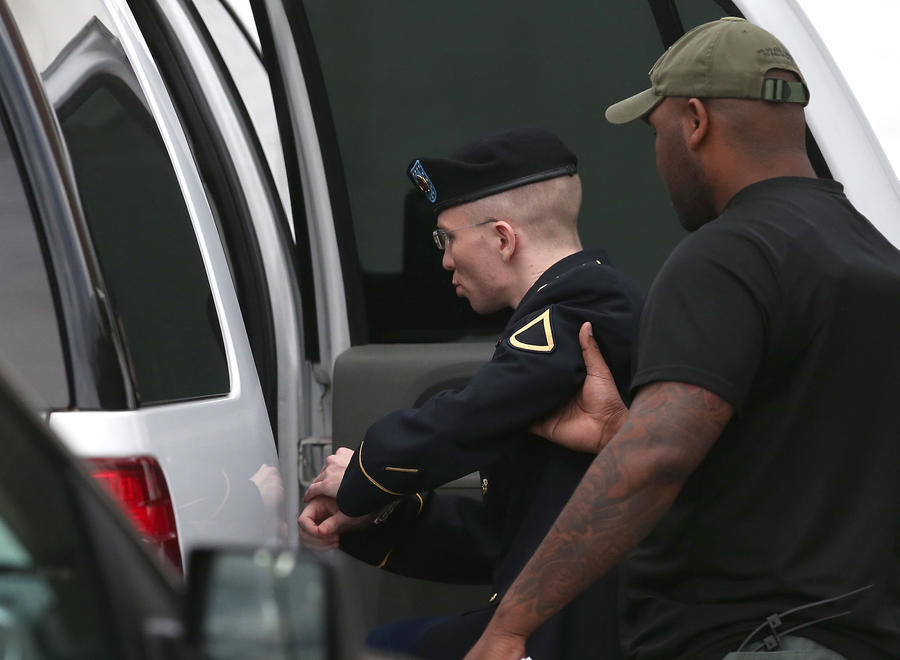Мать Брэдли Мэннинга попросила сына не терять надежду