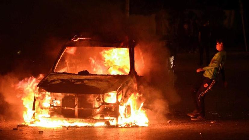 В Стокгольме во время мятежа сожгли 100 автомобилей