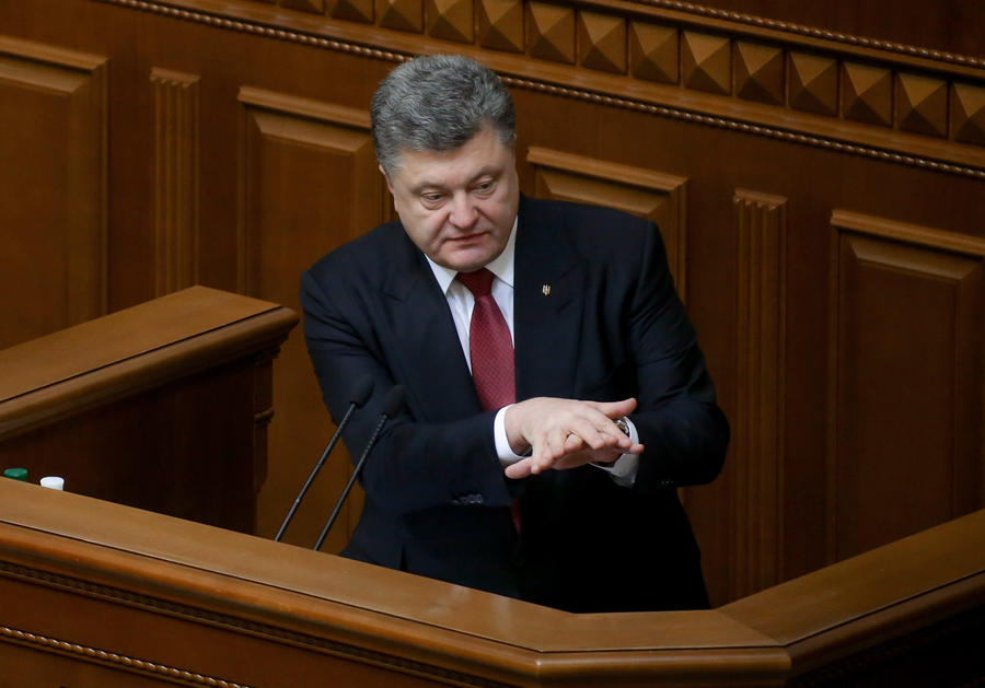 Политологи: Призыв Порошенко следовать минским договорённостям — лицемерие
