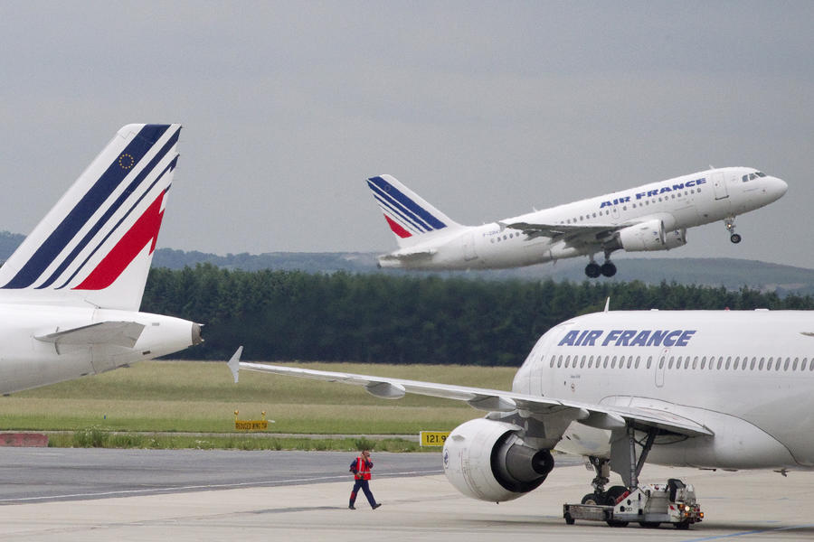 Шесть человек задержаны по подозрению в краже золота с борта самолета Air France
