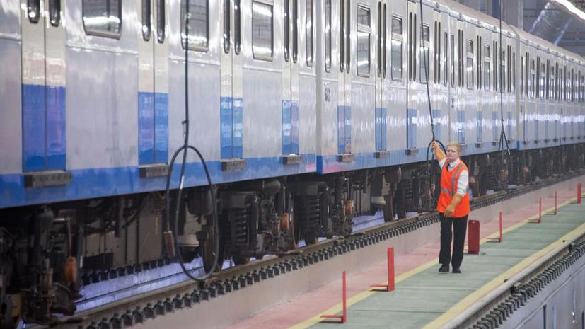 На участке «зелёной» ветки московского метро остановлено движение поездов