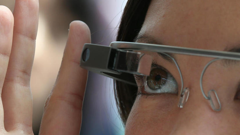 У Google Glass появился конкурент - «умные» контактные линзы