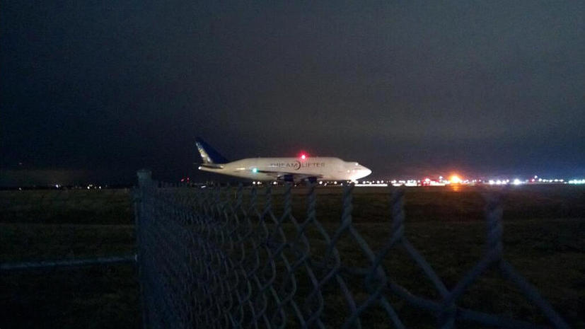Грузовой Boeing застрял в маленьком аэропорту Канзаса и не может взлететь
