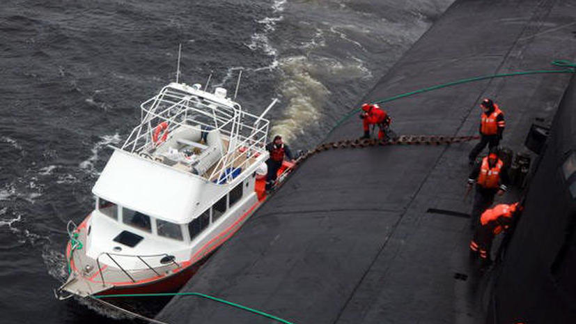 В Белом море атомная подлодка спасла экипаж и пассажира катера, потерпевшего бедствие
