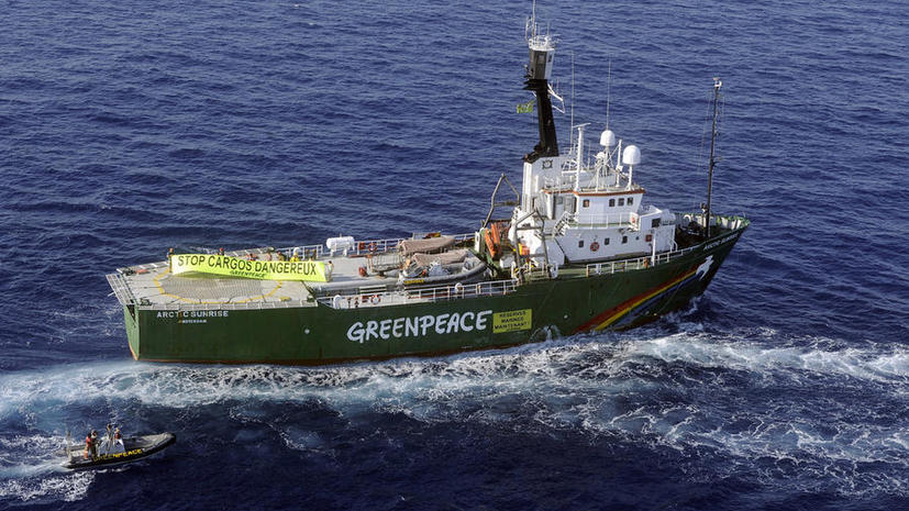 ФСБ России подтвердила, что по ледоколу Greenpeace открыли предупредительный огонь