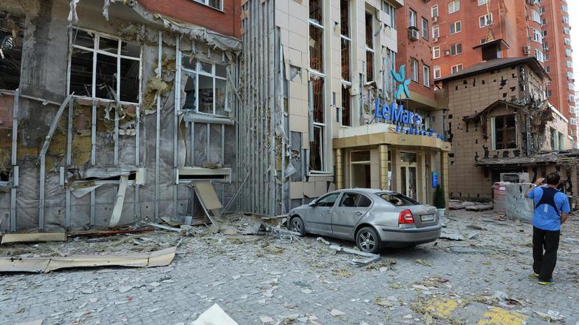 Украинские силовики обстреливают Донецк и Луганск, идут бои за коридор между двумя городами