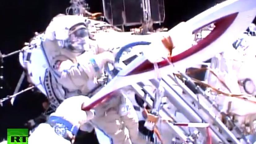 Выбери фото летчика космонавта кузбассовца который впервые вышел в открытый космос