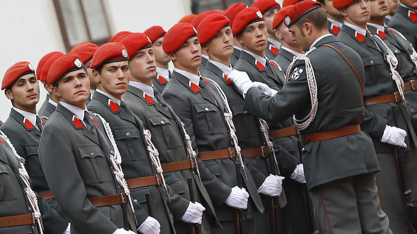 Австрийские офицеры считают, что страна вскоре станет беззащитной из-за сокращения военного бюджета
