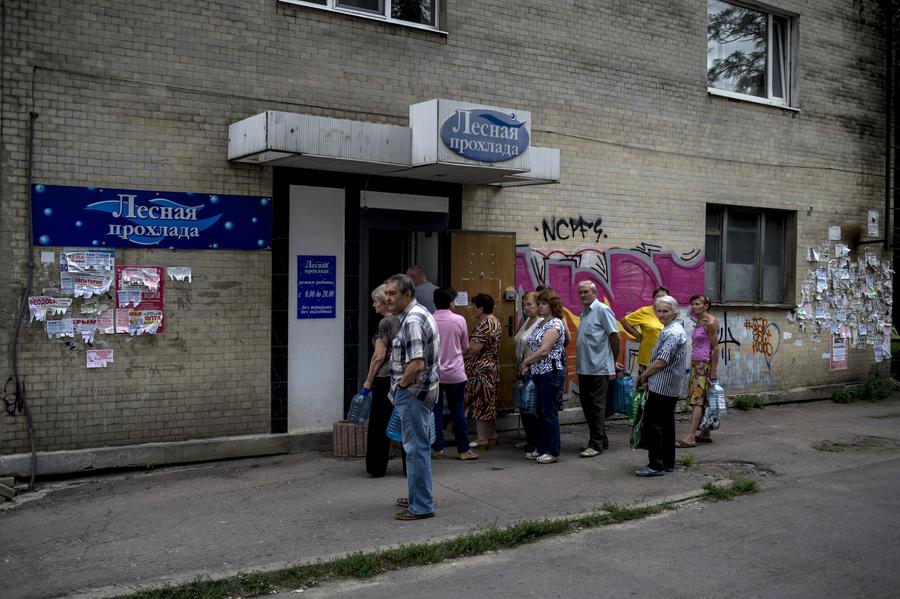 Донецк следом за Луганском остался практически без питьевой воды