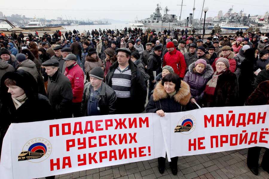 Жители РФ проводят митинги в поддержку жителей Крыма и русскоязычного населения Украины