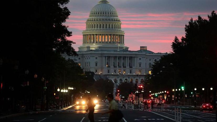 Власти США выделили $2 млрд на компенсации госслужащим