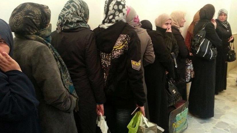 Глава коалиции сирийской оппозиции потребовал освободить из тюрем женщин