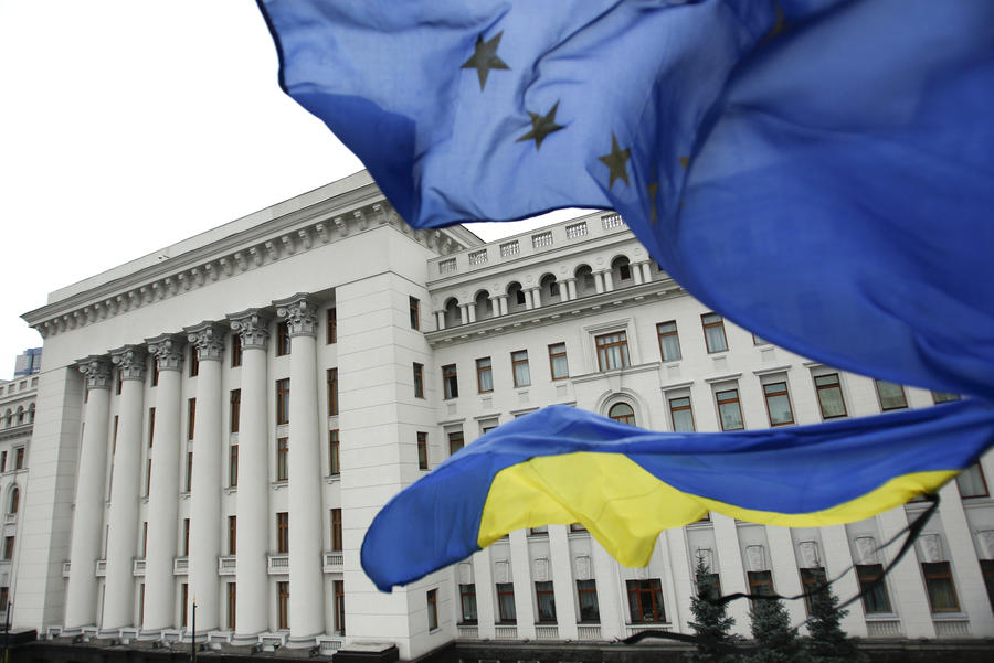Немецкие СМИ: Бывшие чиновники ЕС будут консультировать Украину за деньги олигархов