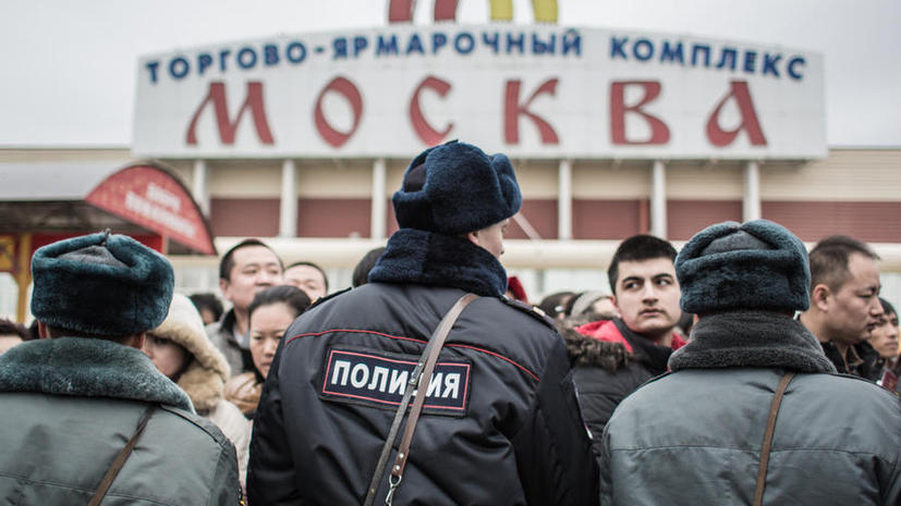 Полиция провела рейд в ТЦ «Москва» в районе Люблино, задержано 700 человек