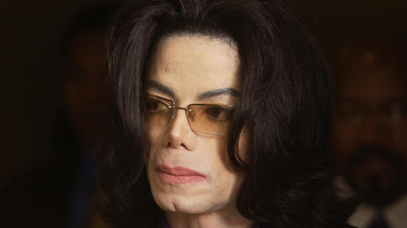 Майкла Джексона обвинили в растлении несовершеннолетних спустя пять лет после смерти
