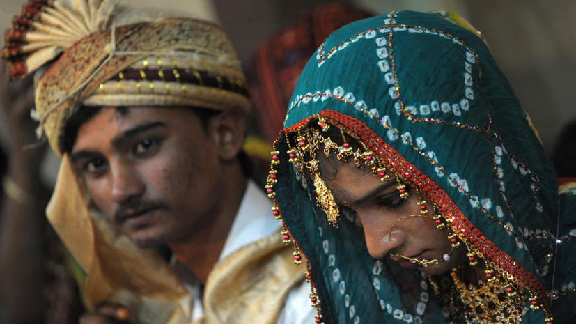 В Пакистане родители невесты зарезали молодожёнов за брак по любви