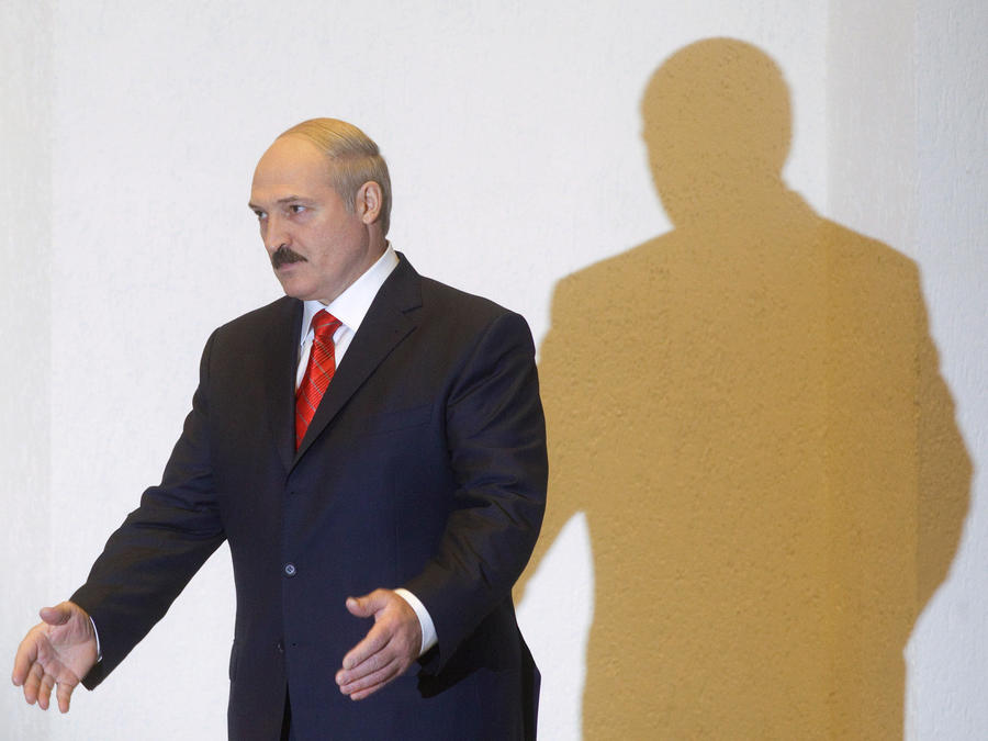 Александр Лукашенко объявил траур в память об Уго Чавесе