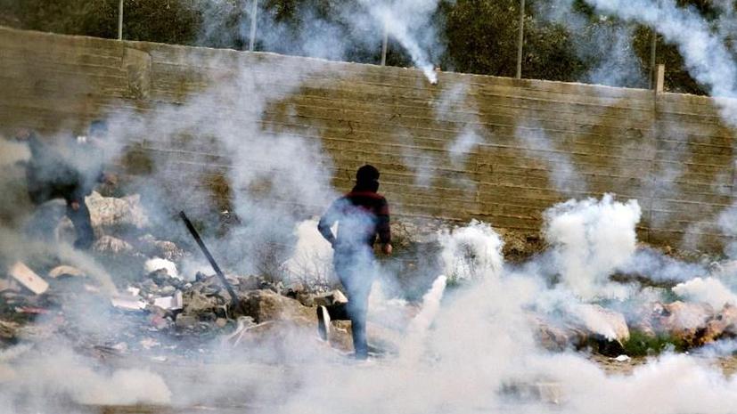 Съемочная группа RT в Рамалле попала под обстрел гранатами со слезоточивым газом
