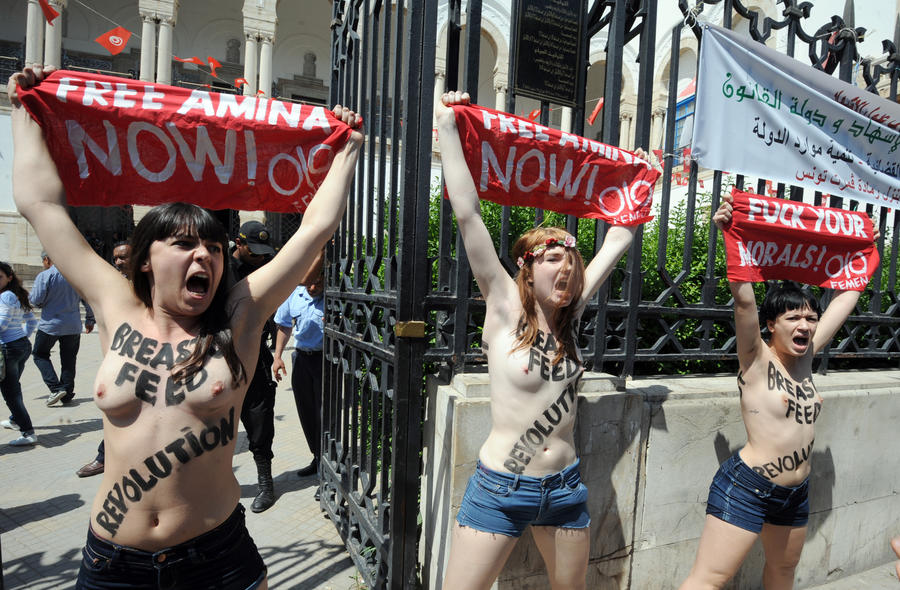 Активисток FEMEN в Тунисе приговорили к четырём месяцам тюрьмы