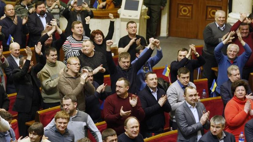 Верховная рада проголосовала за возврат к Конституции 2004 года