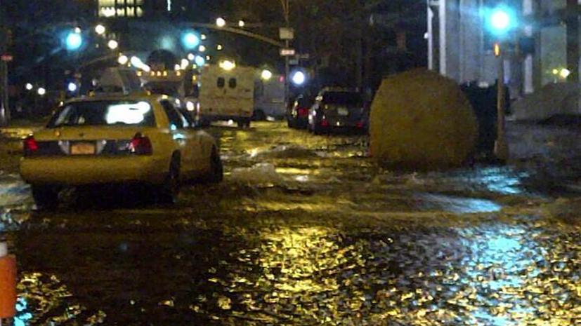 Потоп на Бродвее: вода из трубы заливает улицы Нью-Йорка